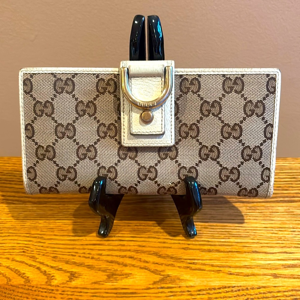 GUCCI Scarlett Monogram Canvas Logo Leather Bi-Fold Wallet.  EUC